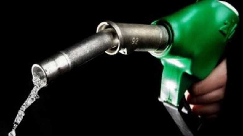 Benzin ve motorin 8 ayın dibinde!