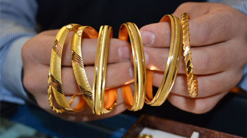 Kuyumcunun çeyrek altın isteyene önerisi