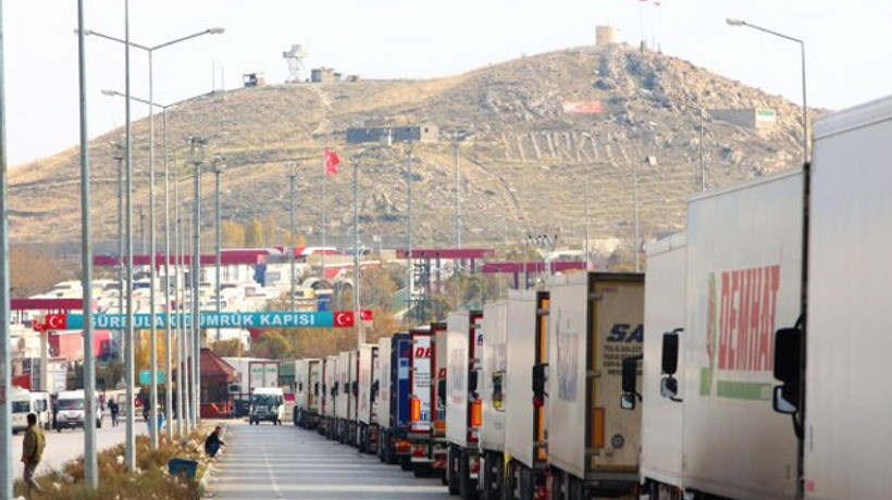 Kapıda kalan TIR sayısı 10 bine ulaştı!