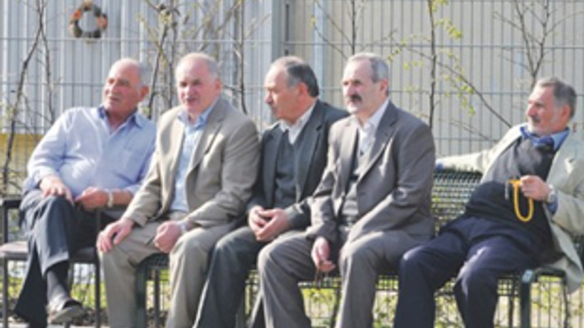 Almanya emekli Türkler'i kıskaca aldı!