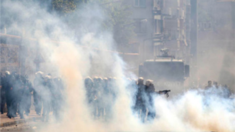 Beşiktaş'ta polis gazla müdahale etti