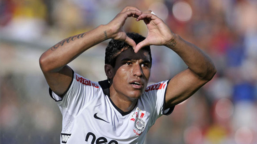 Paulinho Fenerbahçe için yola çıktı