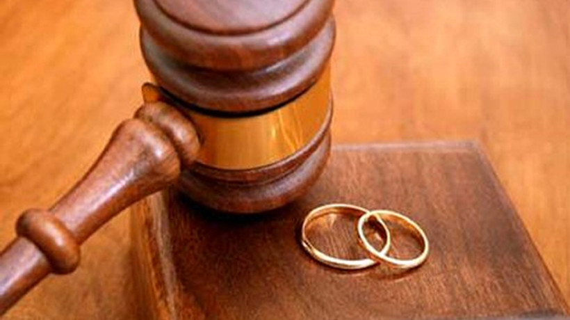 Para için boşanan yandı!