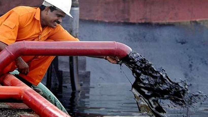 İran'ın petrol üretimi 4 yılın zirvesinde