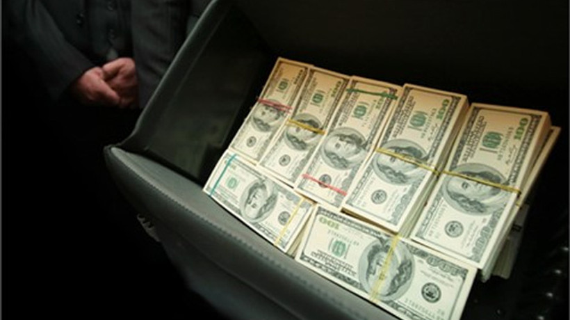 İki yabancı yatırımlarını askıya aldı