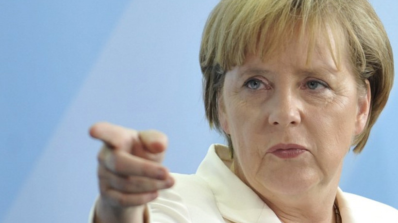 Merkel'den Türkiye'ye "demokrasi" iması!