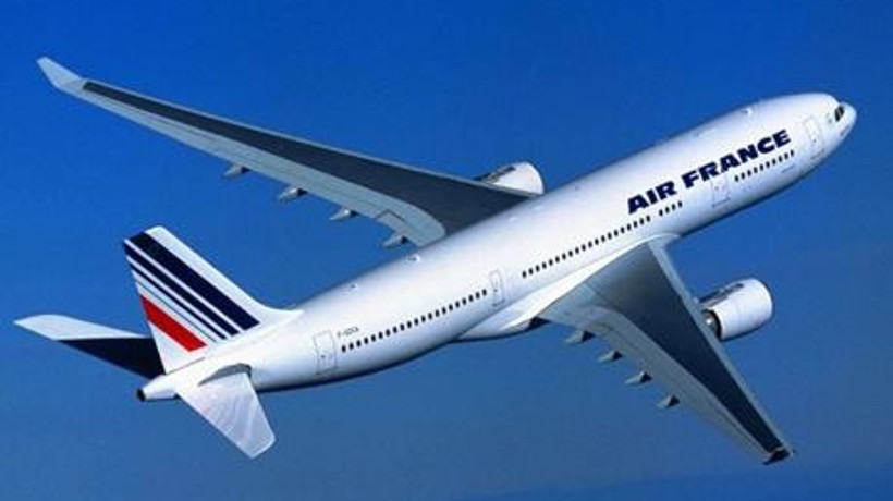 Uçaktan atıldı mı, atladı mı?