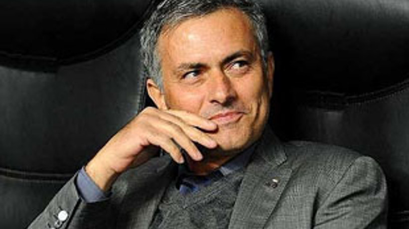 Mourinho evinde vuruldu