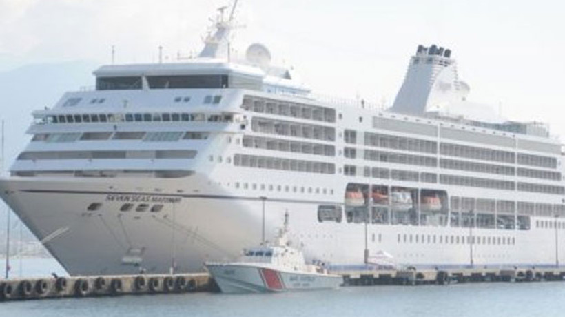 14 katlı dev Alanya'ya demir attı